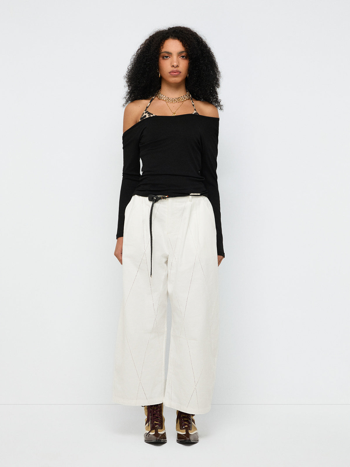 The hidden leopard Halter Grip Sleeve Top – Ink Black