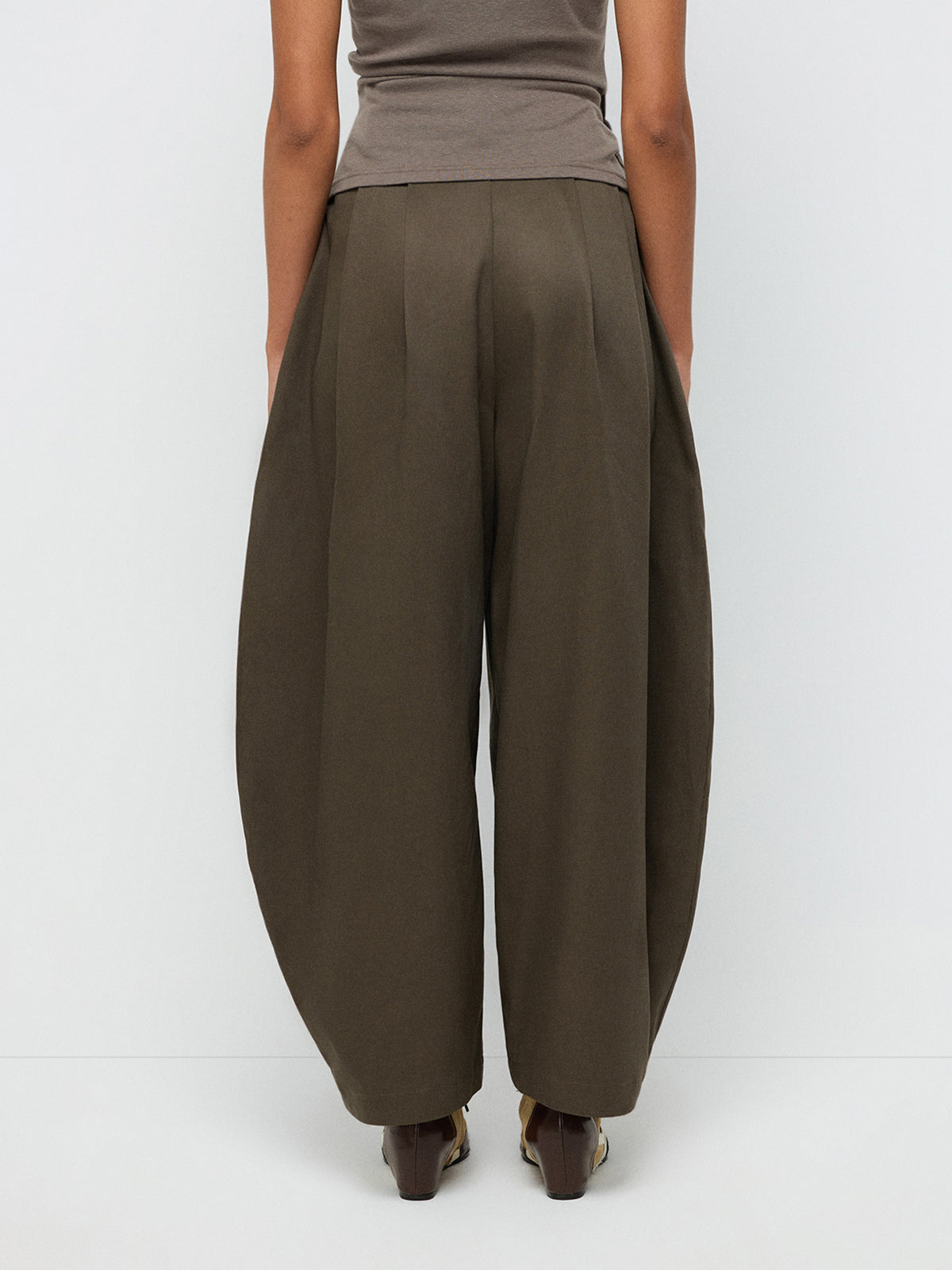 Arc Motion Wide Curve Pants – Olive Ash