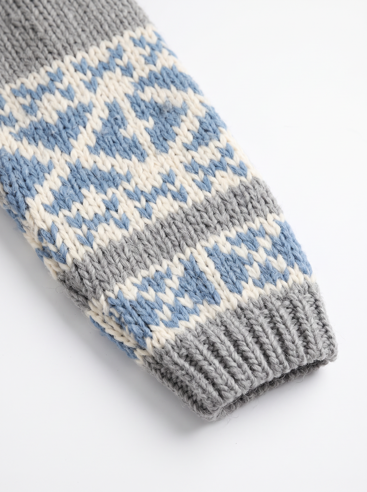 Co-ed Dorm Skimming Jacquard Pattern Shrug Sweater - Grey