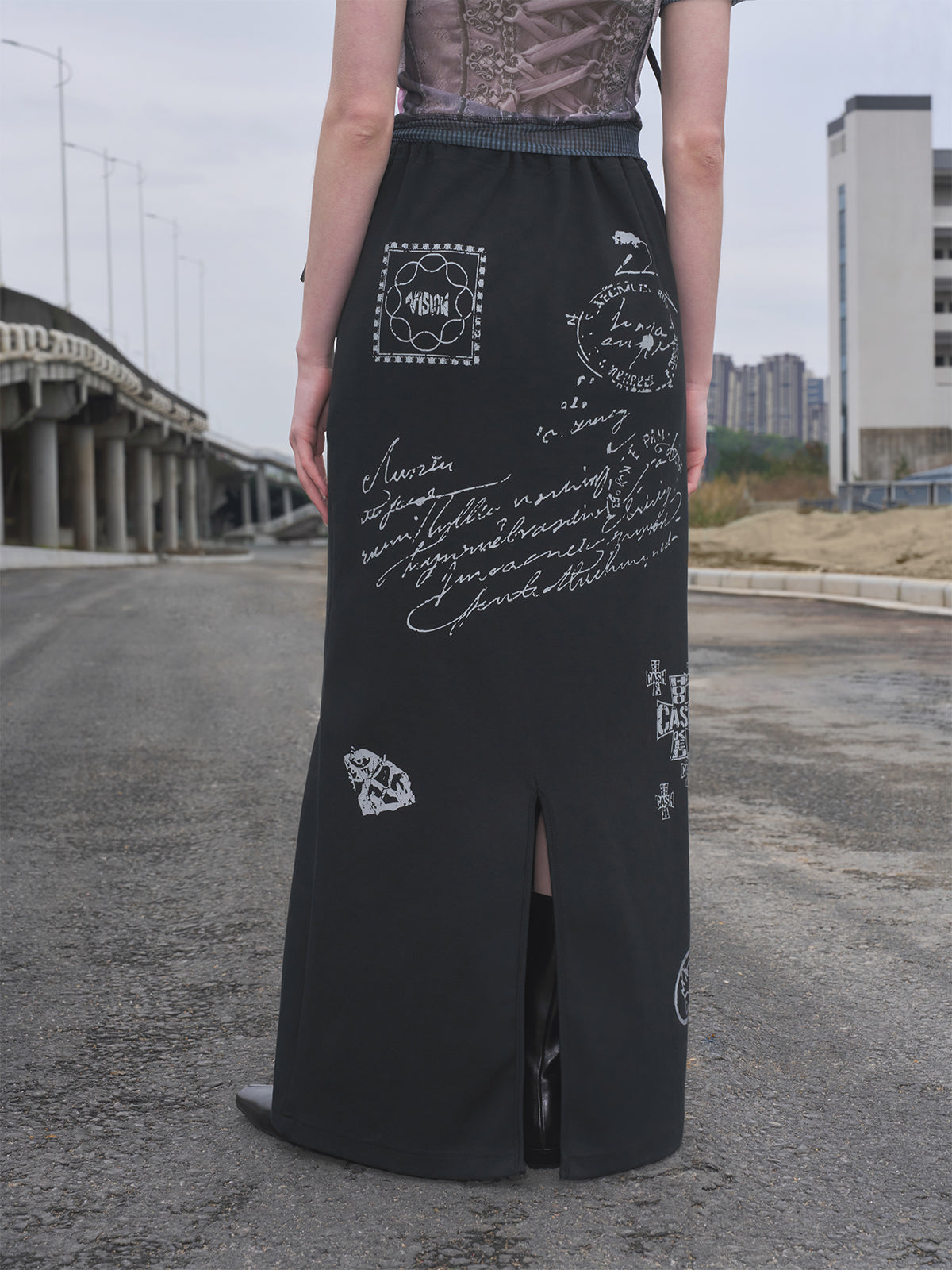 Tube Line Skirt - Graphite Strike