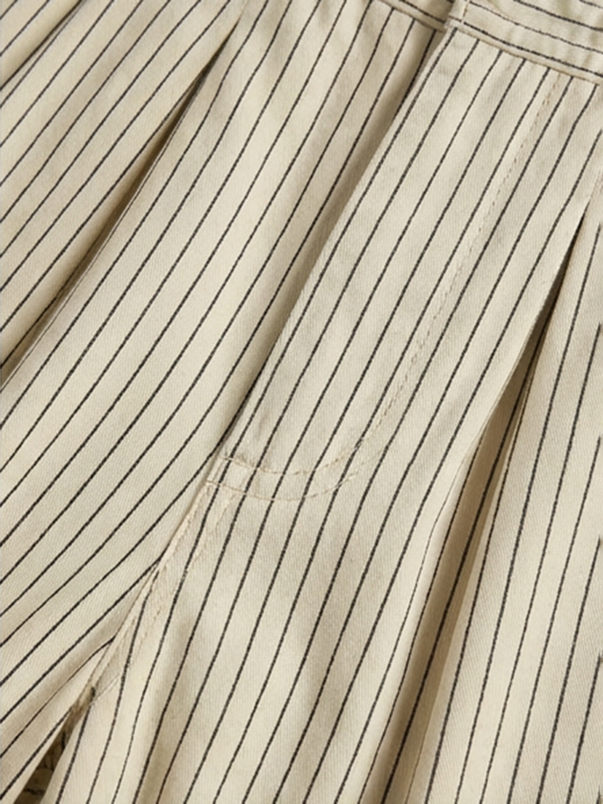 Co-ed Dorm Baggy Wave Stripe Shorts - Khaki