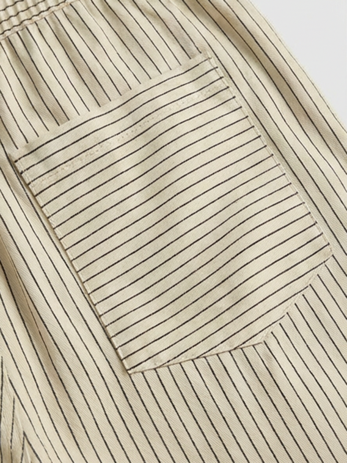 Co-ed Dorm Baggy Wave Stripe Shorts - Khaki