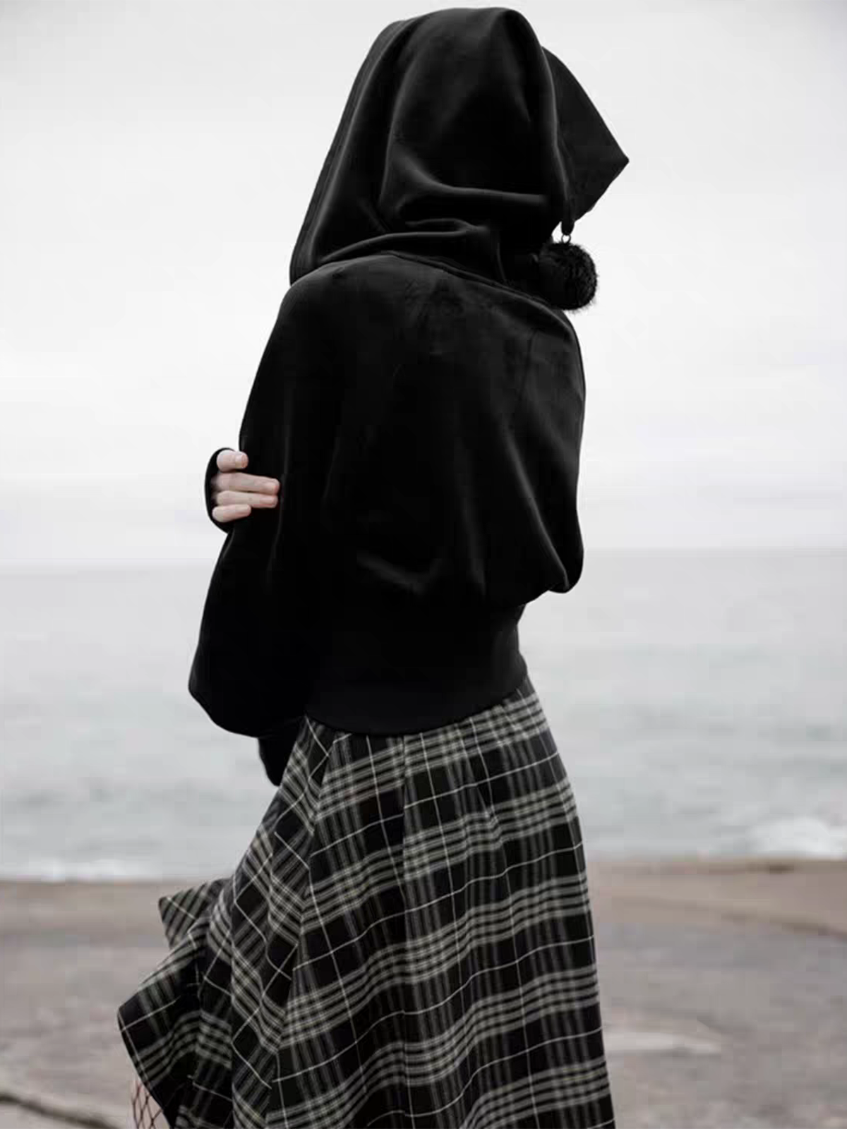 Co-ed Dorm Skimming Graphic Zip Hoodie Top - Black