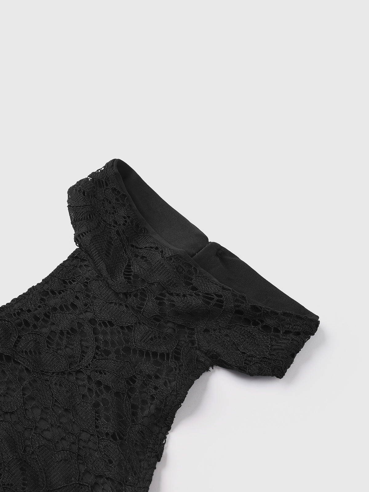Held Breath Lace Halter Top – Black