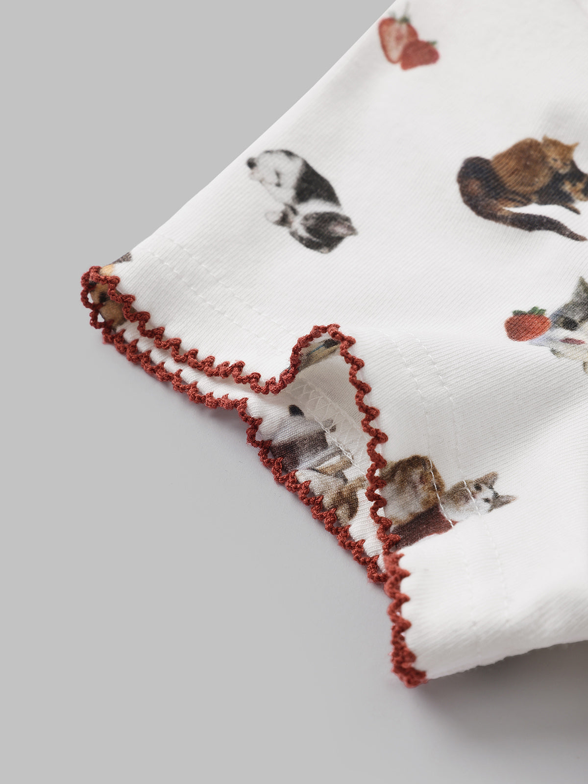 Brick Lane Skimming Retro Floral All-over Print Tee - Cream