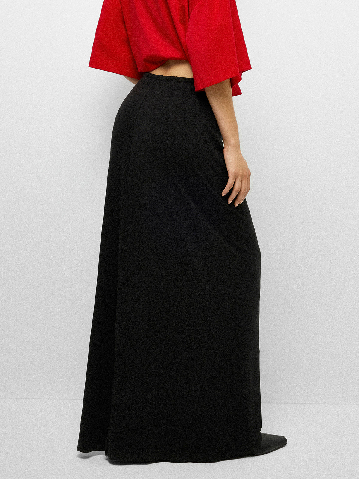 Shadow Ease Skirt - Coal Black