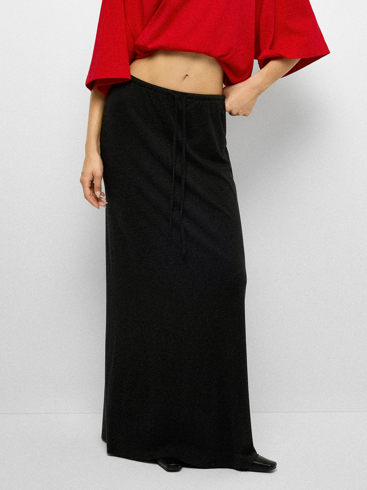 Shadow Ease Skirt - Coal Black