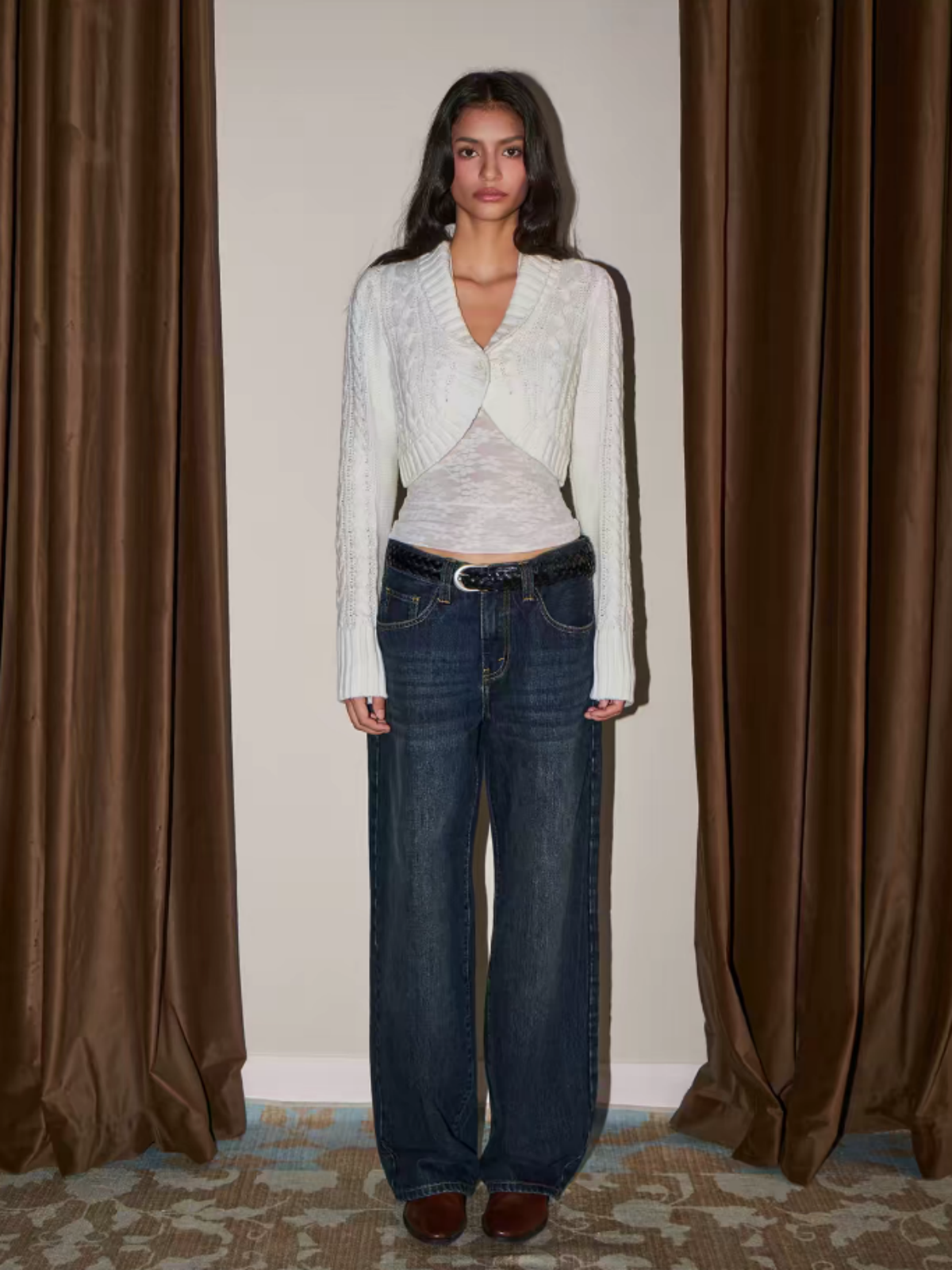 Brick Lane Turn-Down Collar Cropped Knit Cardigan - White