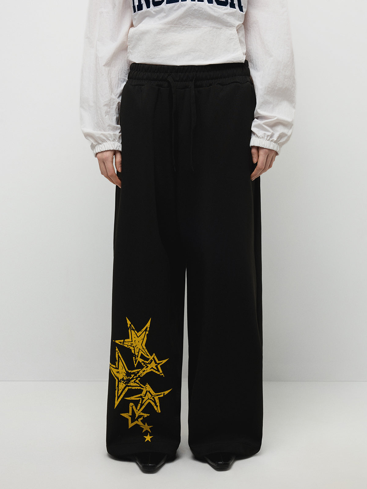 Script & Star Graphic Pants - Black