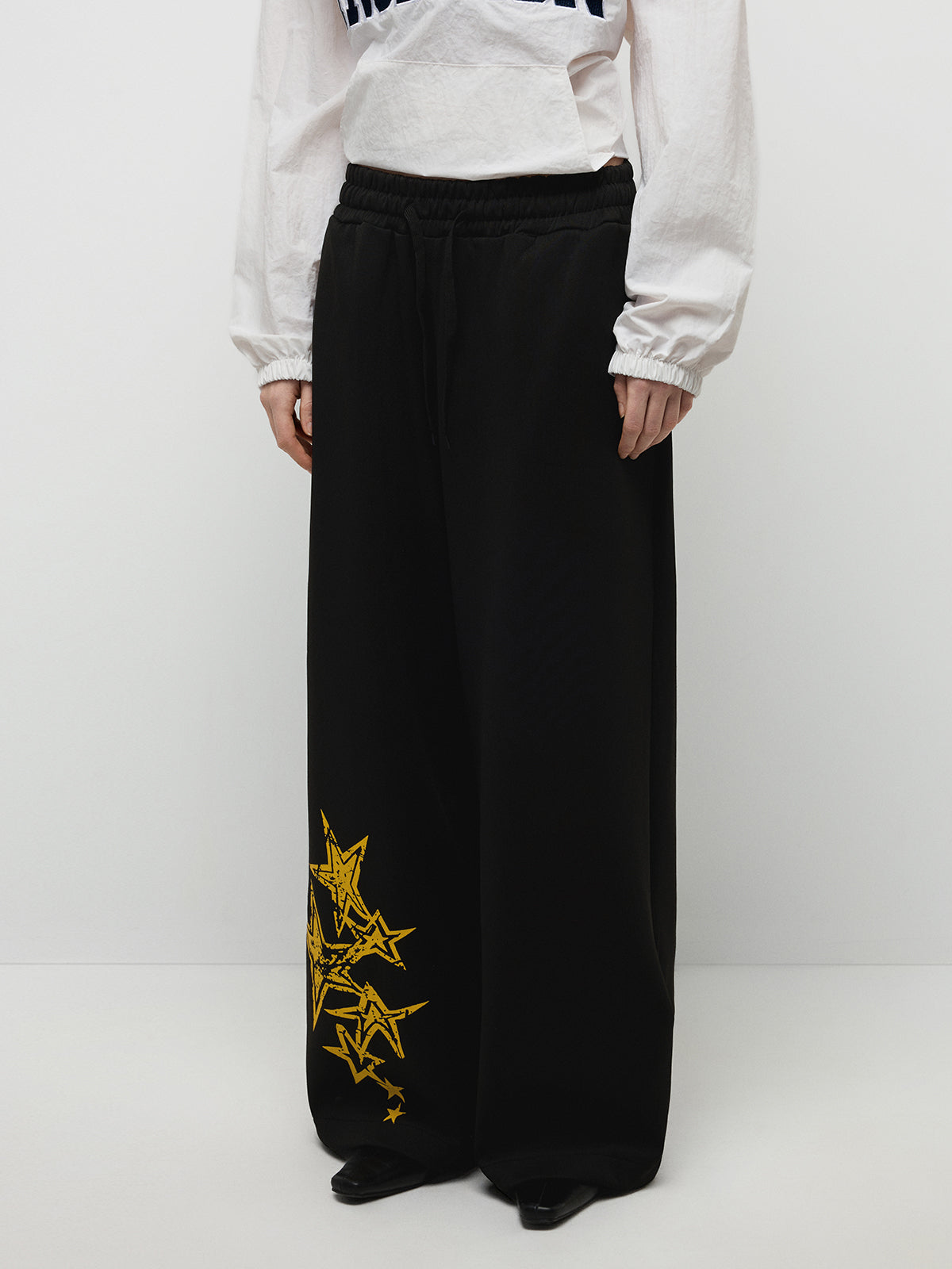 Script & Star Graphic Pants - Black