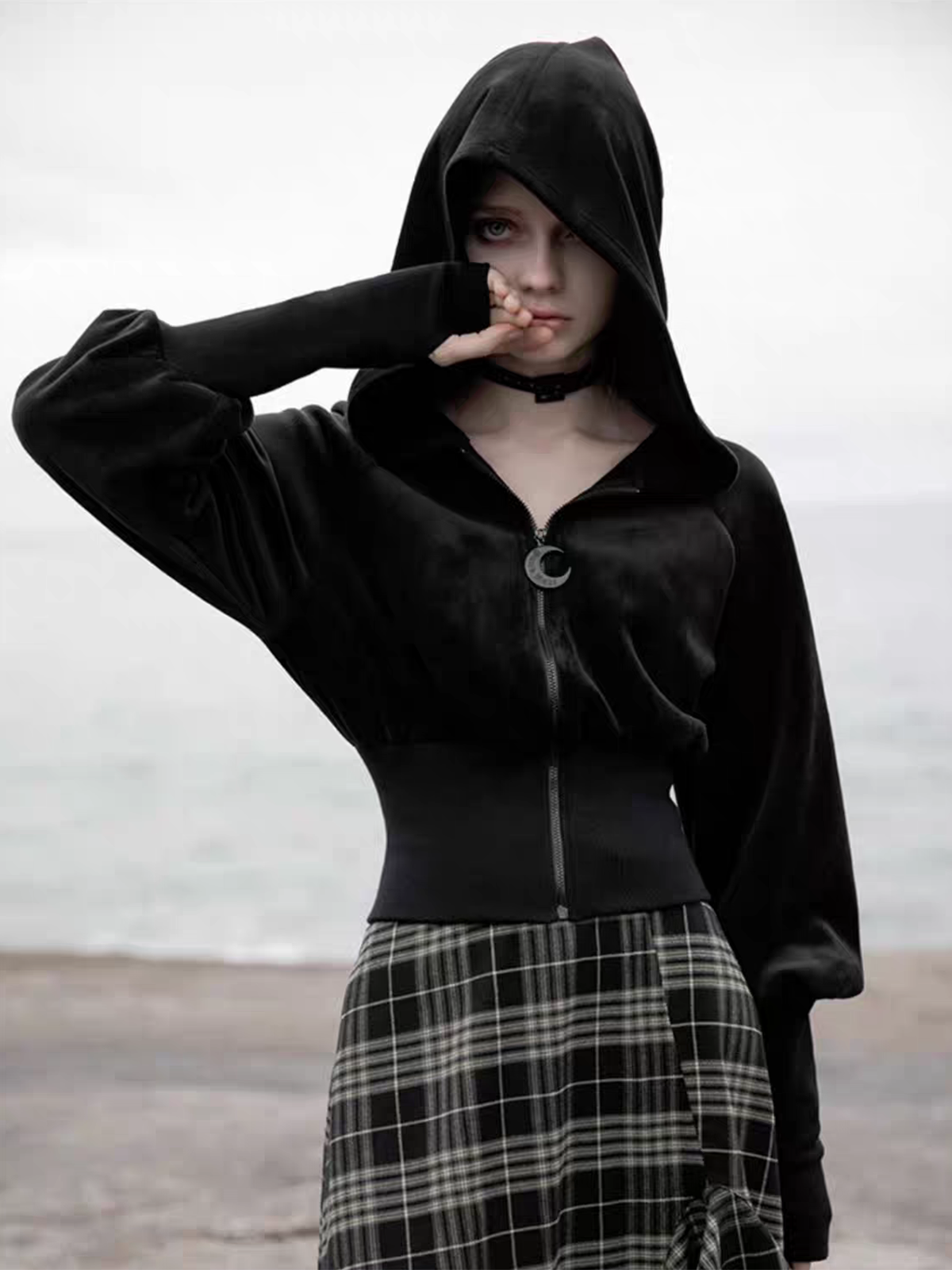 Co-ed Dorm Skimming Graphic Zip Hoodie Top - Black