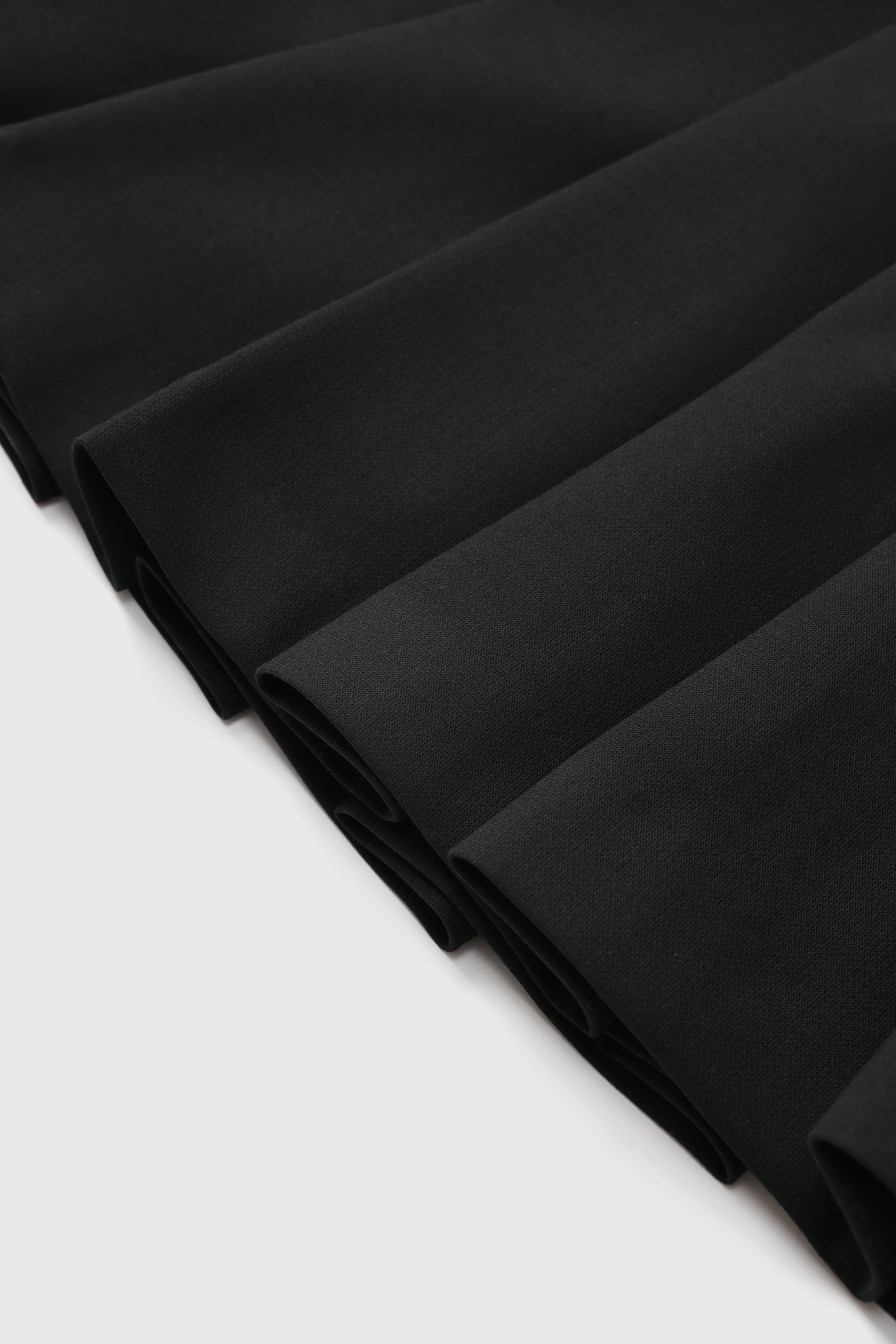 American Vintage Belted Pleated Skirt - Classy Black