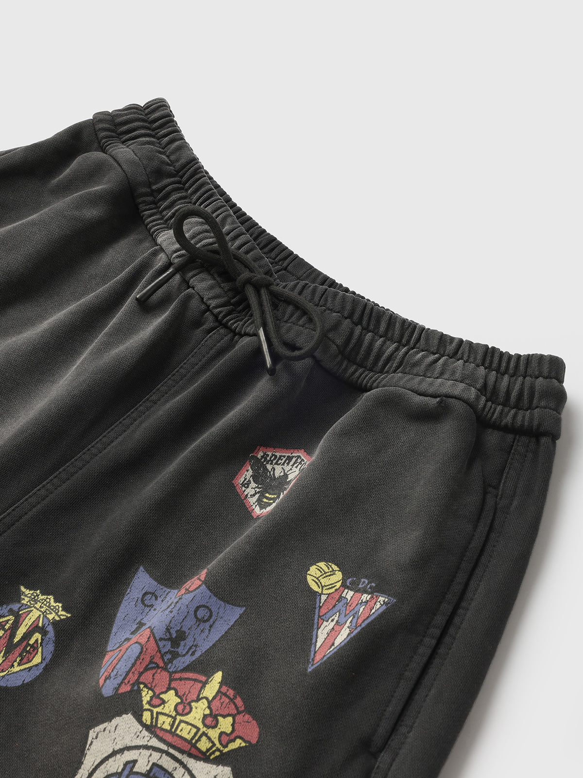 Crest Patch Wide-Leg Pants – Light Black