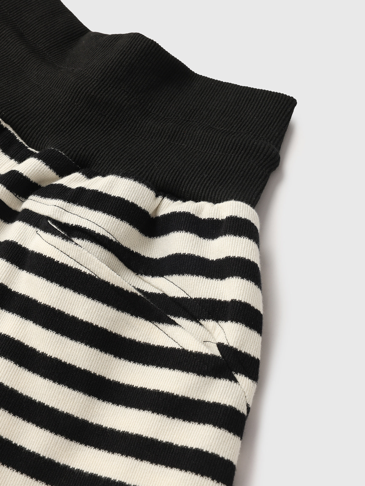 Knitted Stripe Pants - Black White