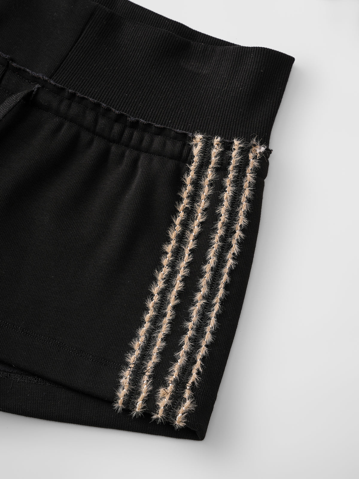 Mind the Fence Shorts - Sand Black