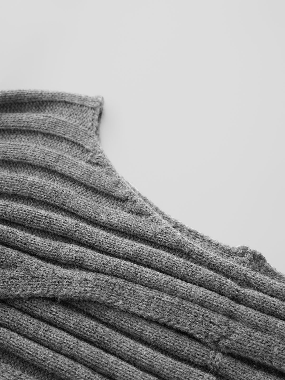 In Transit Knit Sleeves – Dust Tab