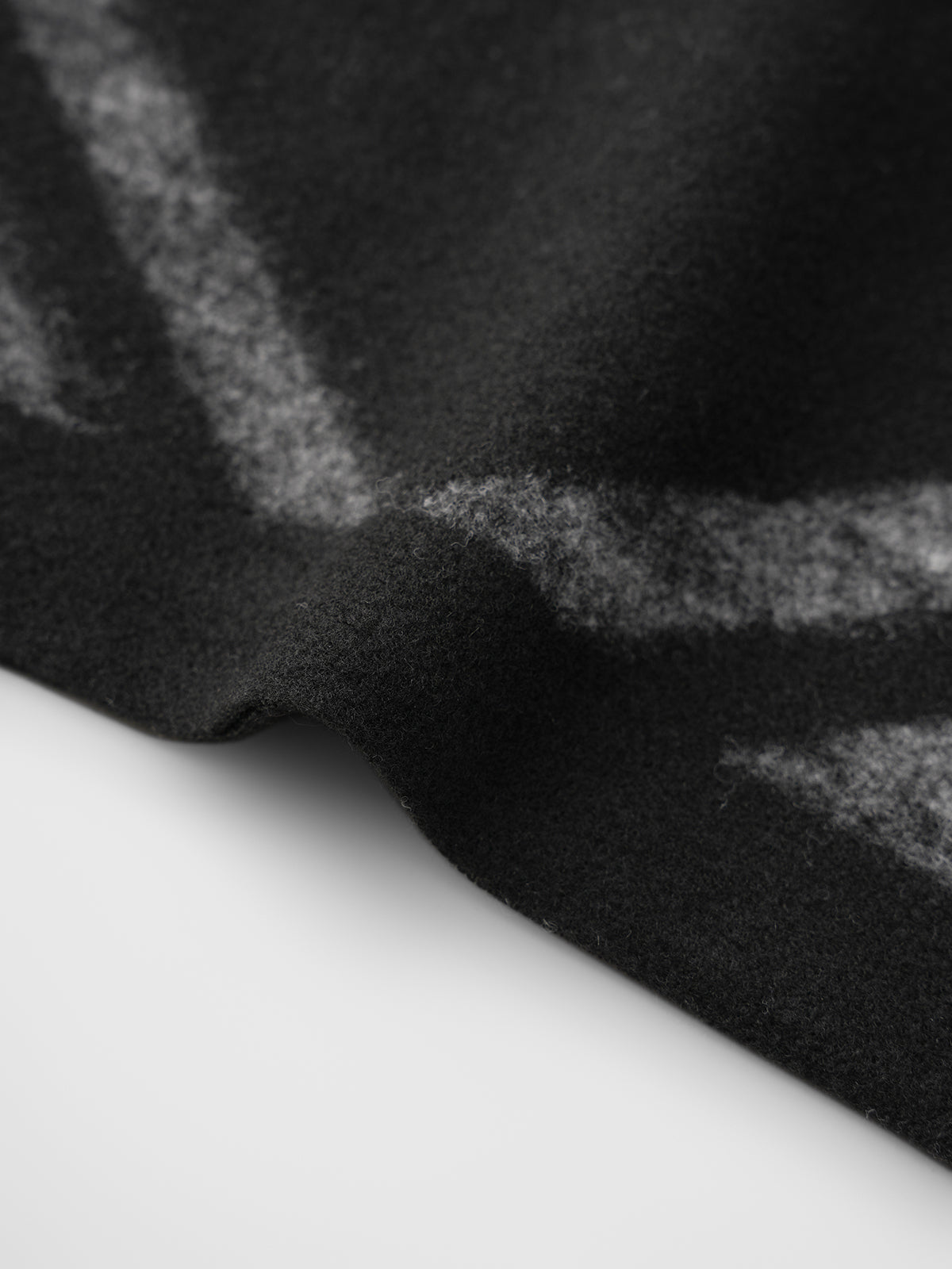 Gallery Blanket Cape – Mono Plaid