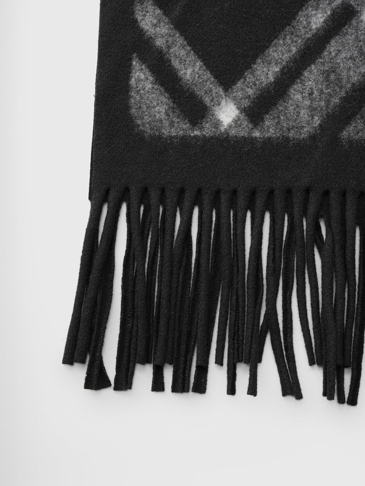 Gallery Blanket Cape – Mono Plaid