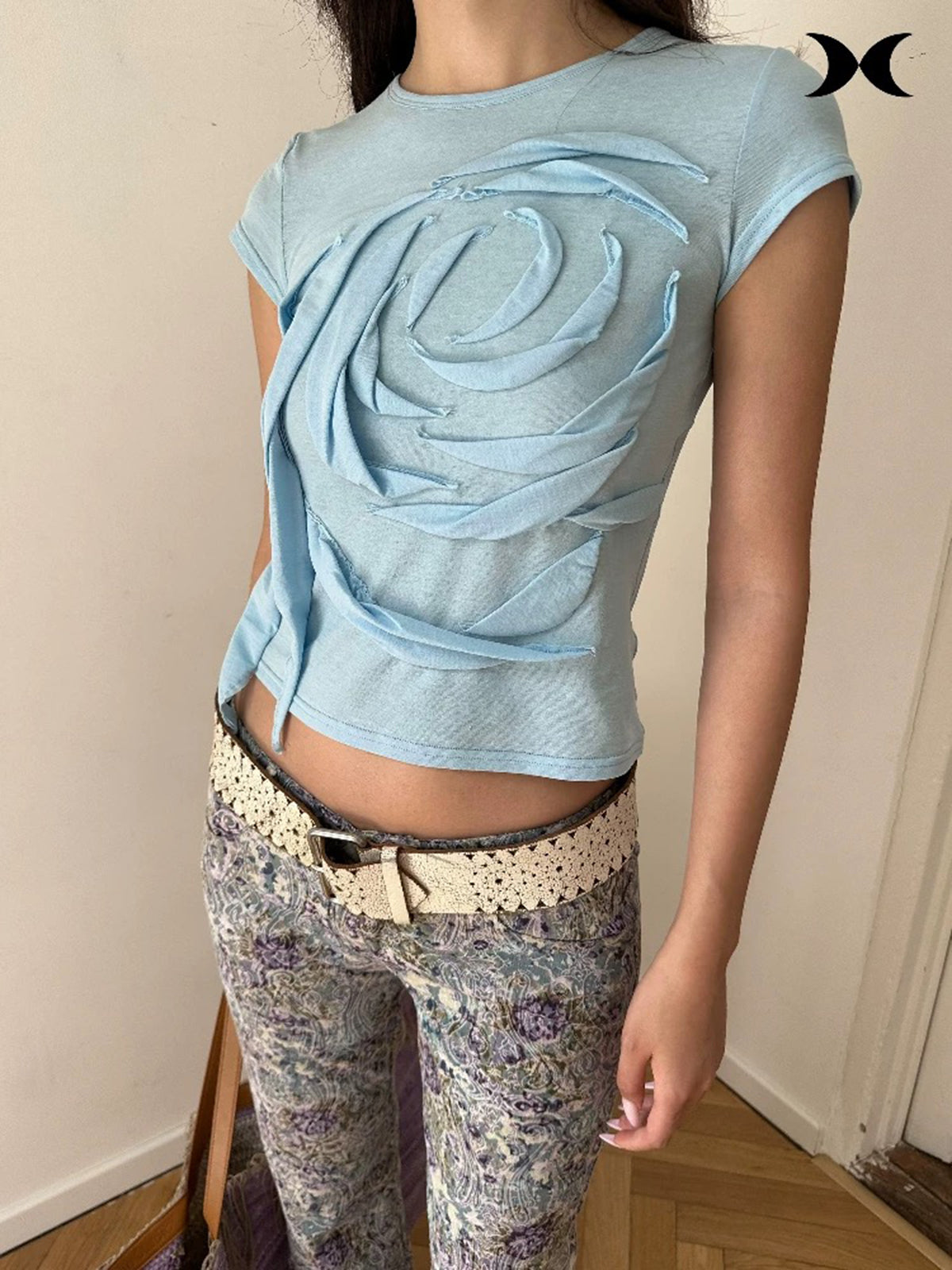 Brick Lane Skimming Rose T-Shirt - Acid Blue