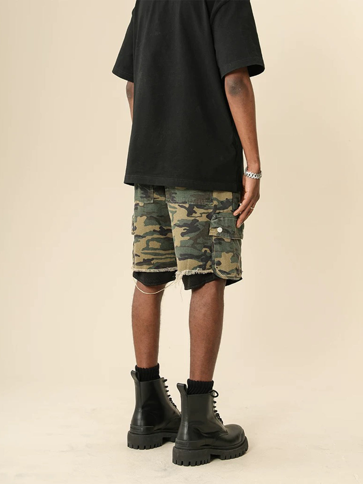 Fray Signal Cargo Shorts - Camo Green