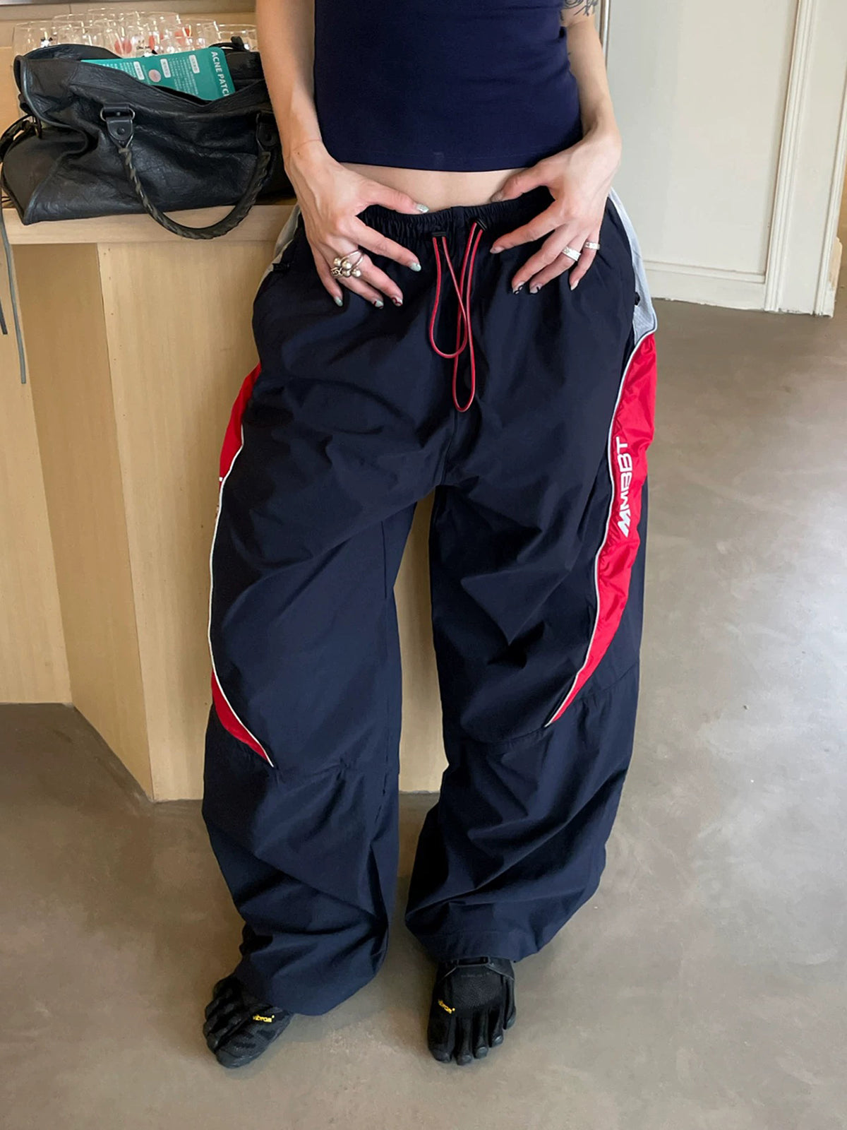 Co-ed Dorm Wide-leg Contrast Color Side Striped Sweatpants - Black