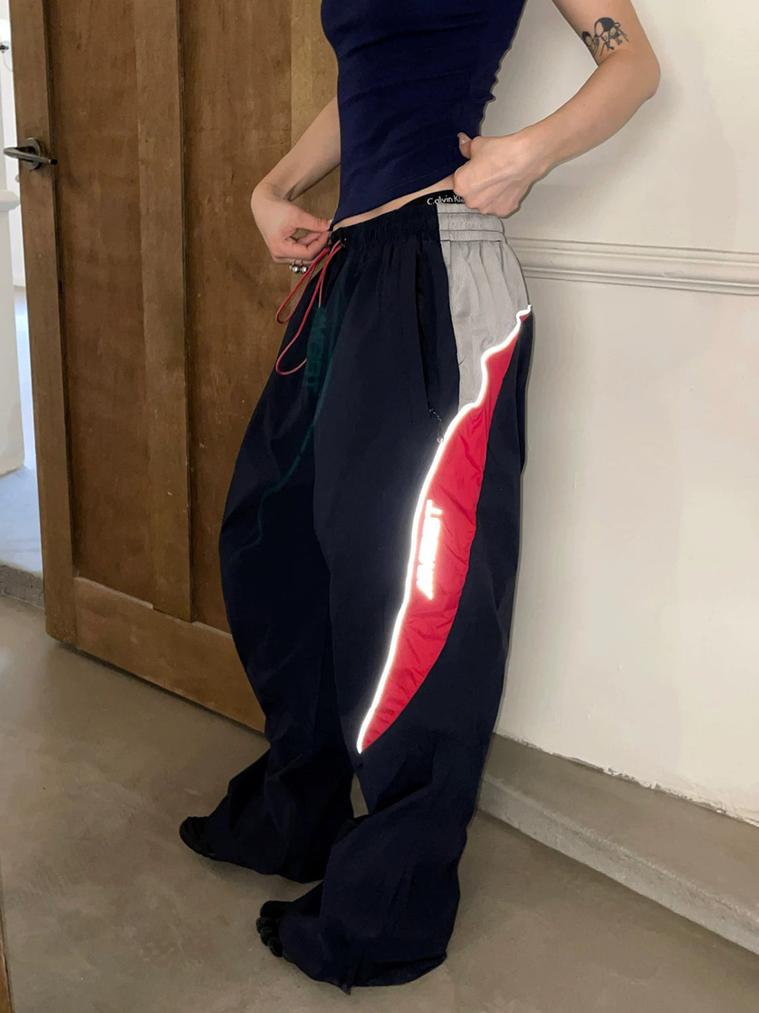 Co-ed Dorm Wide-leg Contrast Color Side Striped Sweatpants - Black
