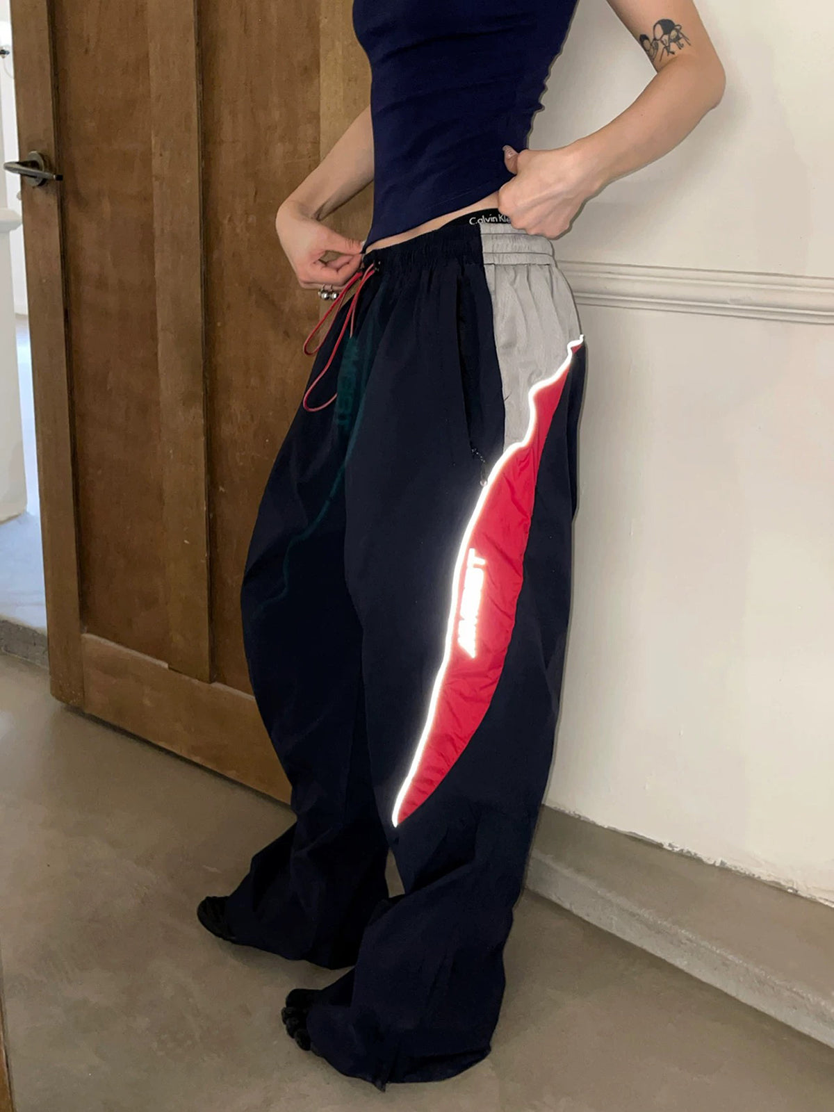 Co-ed Dorm Wide-leg Contrast Color Side Striped Sweatpants - Black