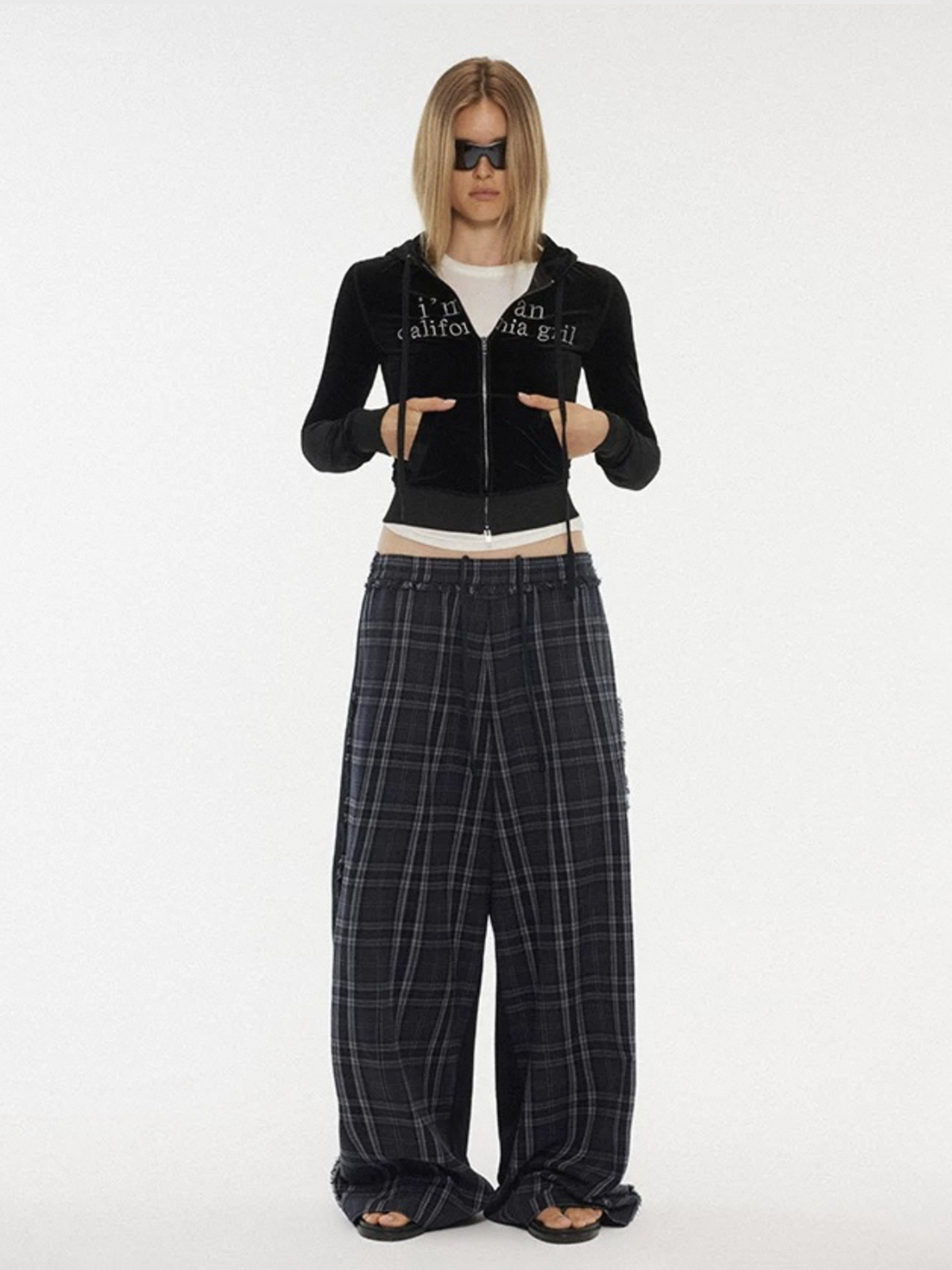 Co-ed Dorm Skimming Velour Cropped Zip-up Hoodie - Black