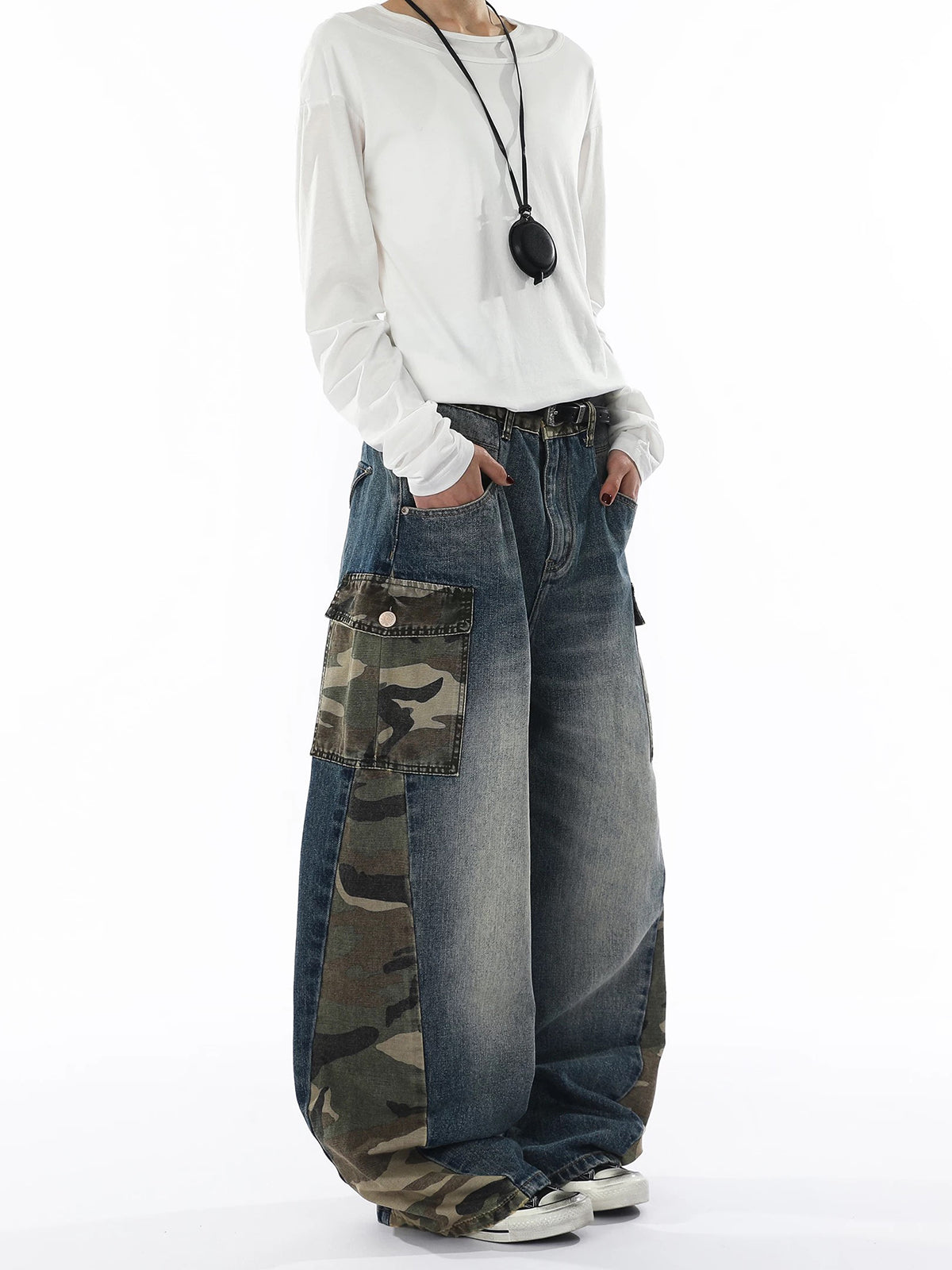 Brick Lane Curved Cut Camouflage Contrast Color Jeans - Blue