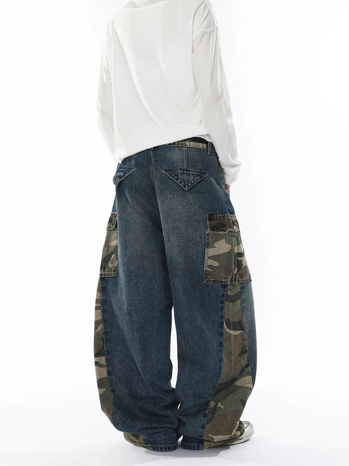 Brick Lane Curved Cut Camouflage Contrast Color Jeans - Blue