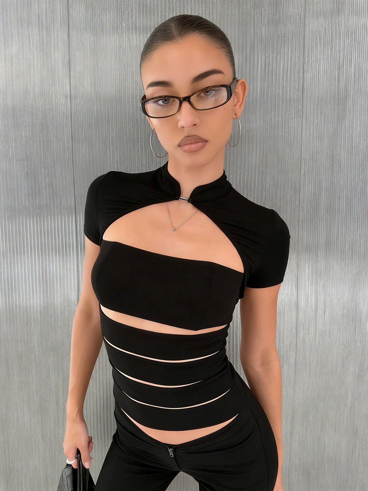 Brick Lane Skimming Cut-out Detailed Fitted Crop Top - Black