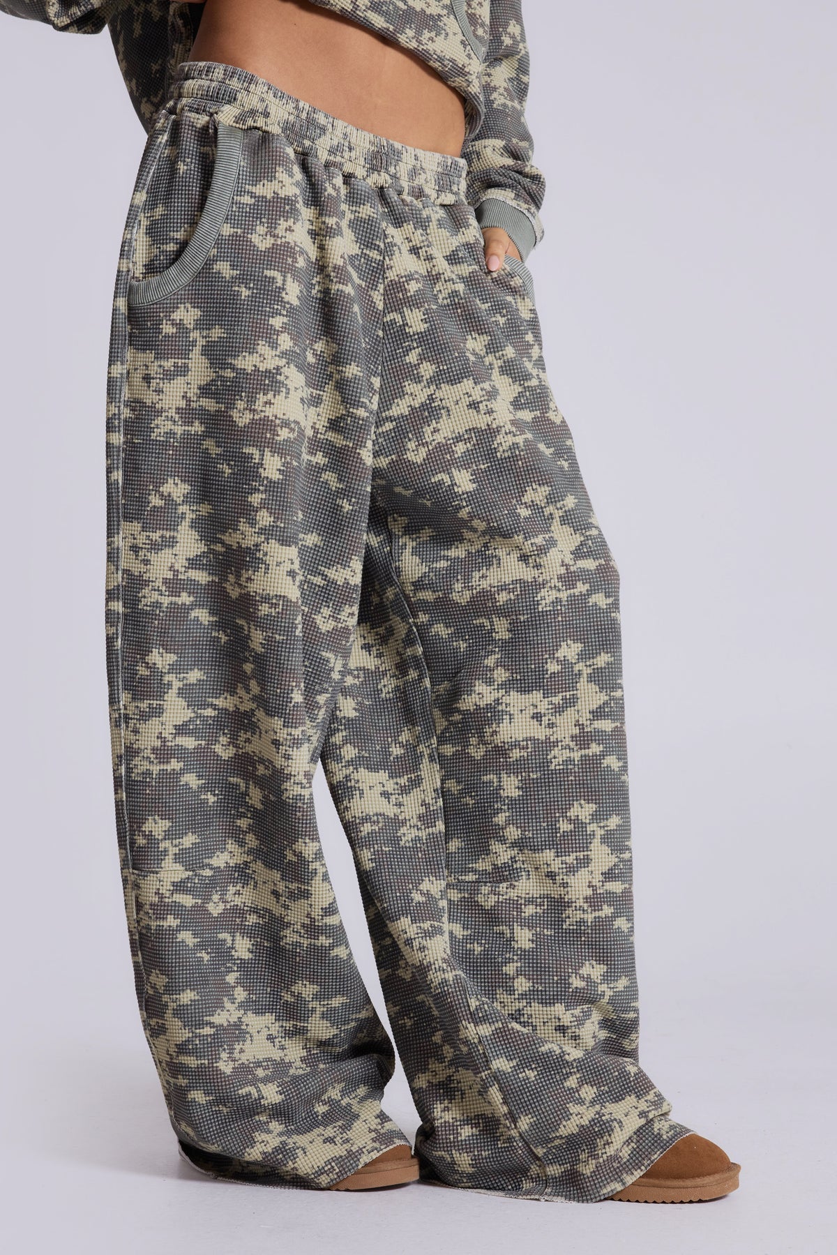 Co-ed Dorm Wide-leg Allover Print Baggy Maxi Pants - Grey