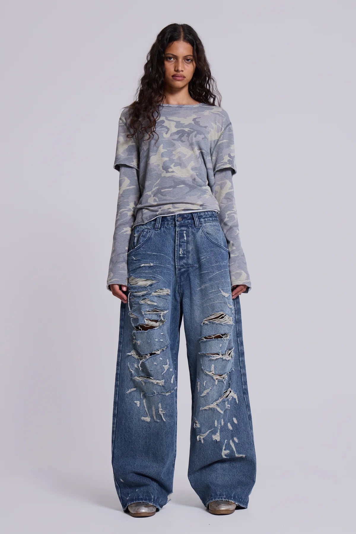Co-ed Dorm Skimming Graphic Print Long Sleeve Top - Grey
