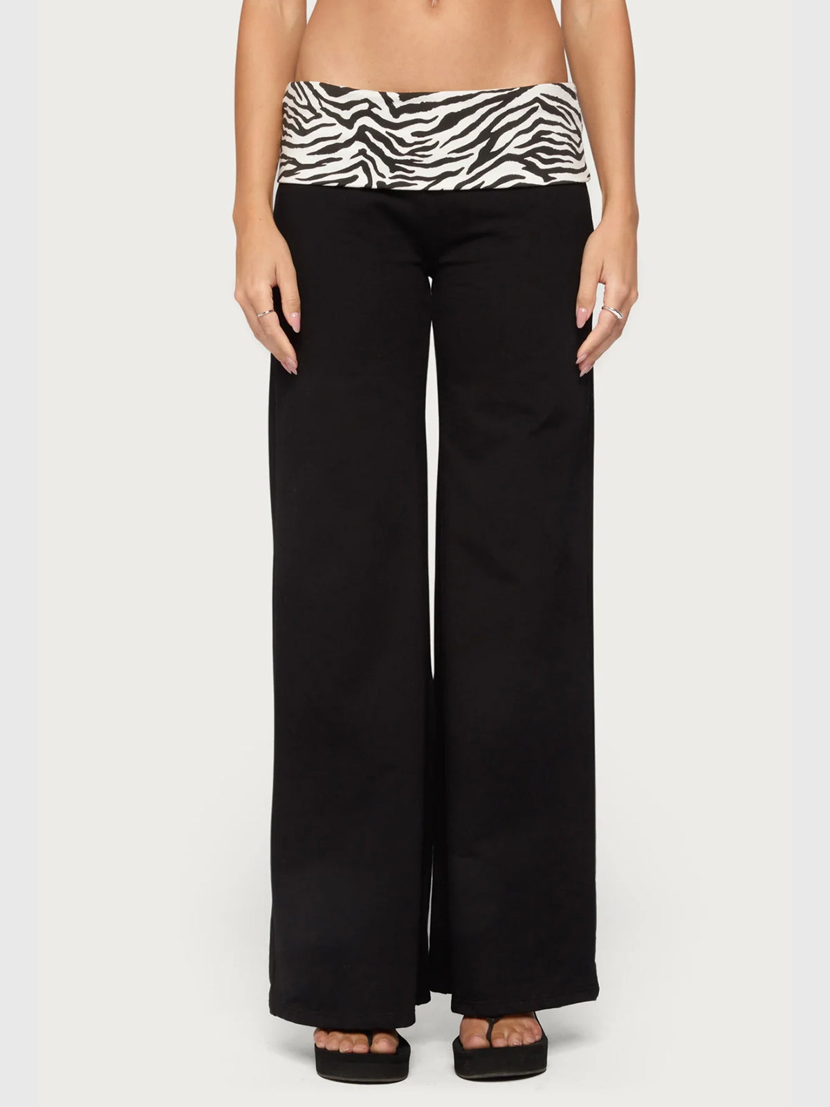 Co-ed Dorm Wide-leg Leopard Waistband Maxi Pants - Black